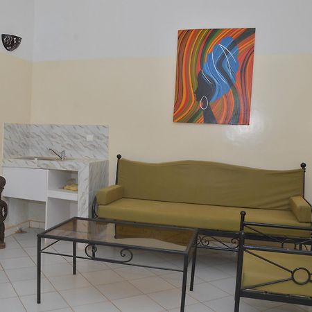 Hotel Takana Ngaparou Bagian luar foto