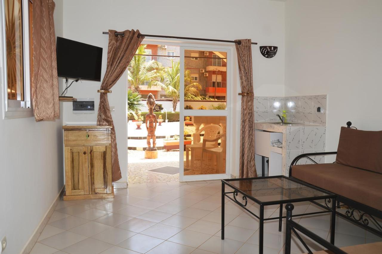 Hotel Takana Ngaparou Bagian luar foto