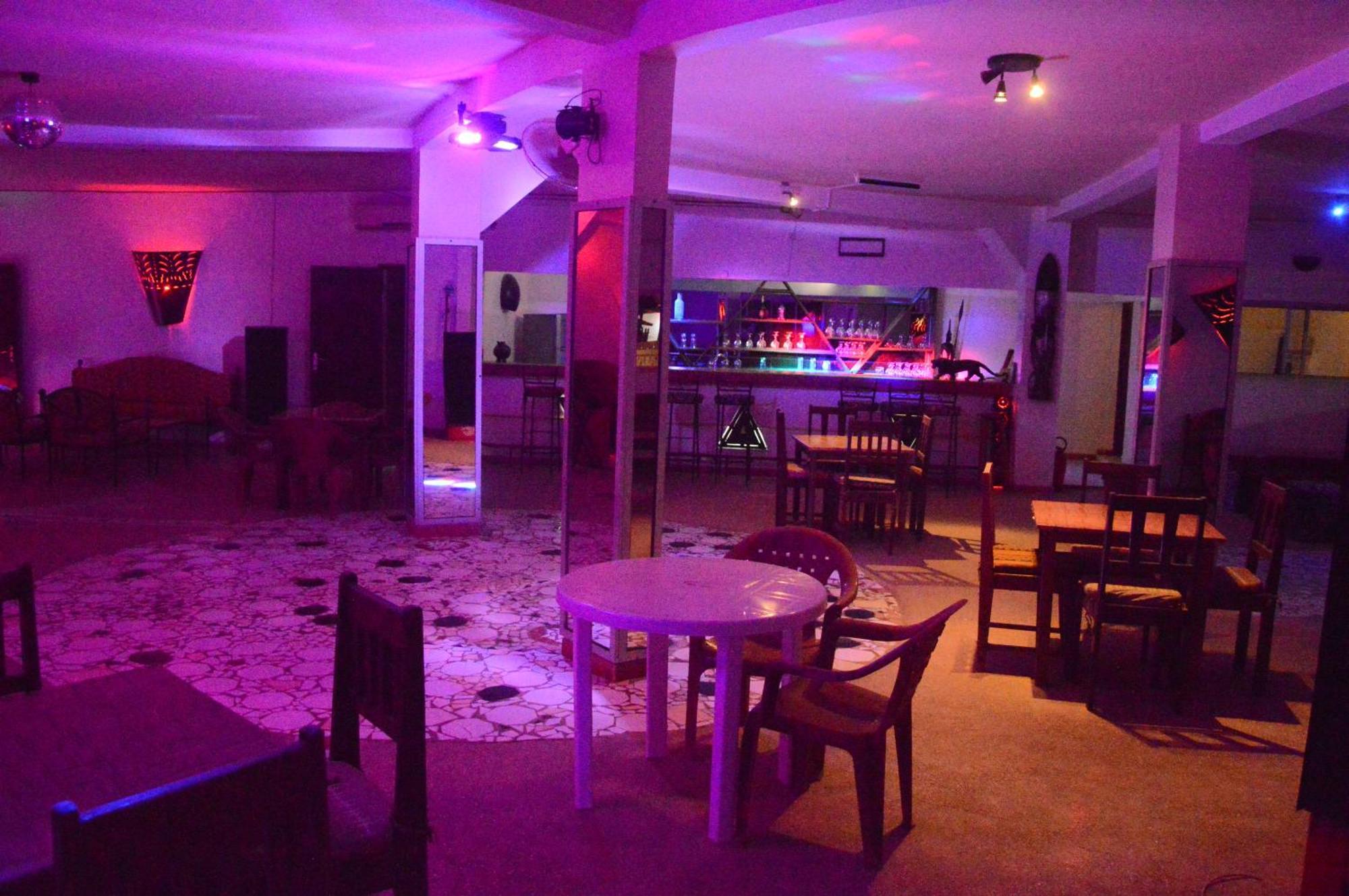 Hotel Takana Ngaparou Bagian luar foto