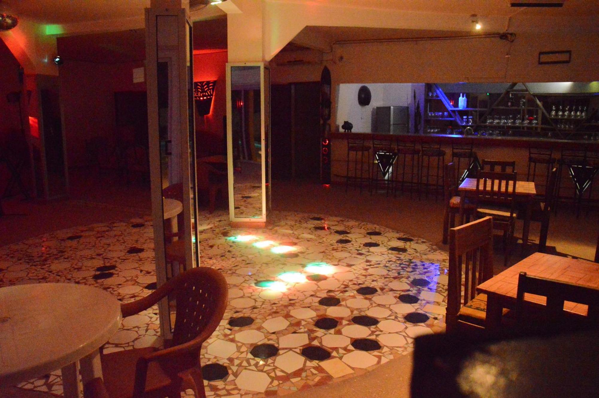 Hotel Takana Ngaparou Bagian luar foto