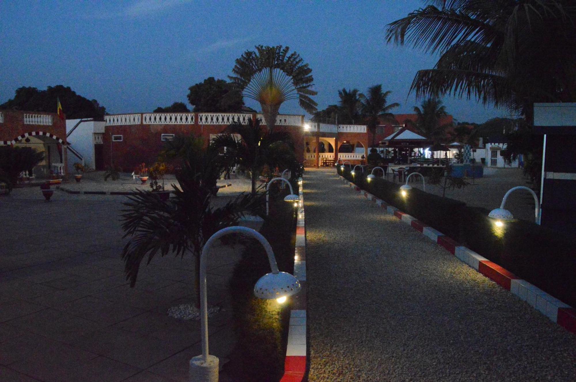 Hotel Takana Ngaparou Bagian luar foto