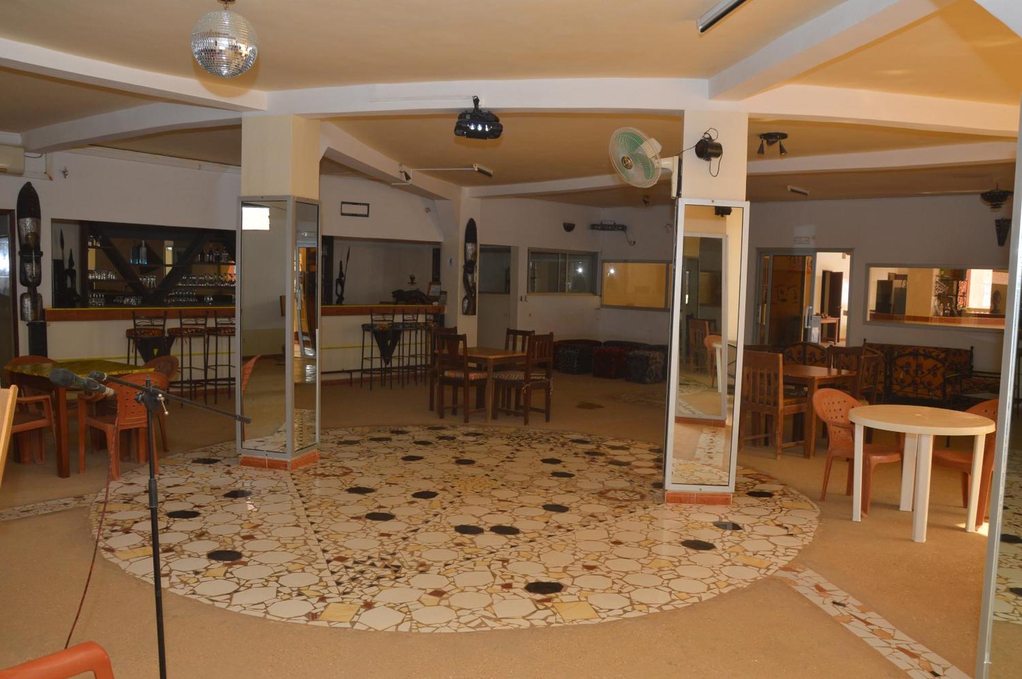 Hotel Takana Ngaparou Bagian luar foto